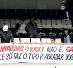 Polícia Militar retira faixa homofóbica contra Richarlyson 12 84747