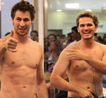 Sem camiseta, novos BBBs arrancam suspiros em shopping do Rio 13 86824