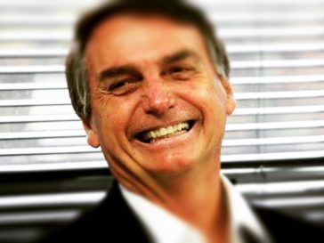 Bolsonaro retira comunidade lgbt