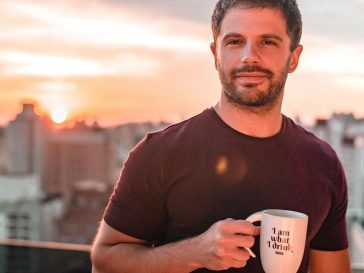 duda nagle sem camiseta