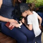 "Polêmica em escola de Malta: pais retiram filhos após contratação de professor gay, levantando debates sobre inclusão e diversidade na educação"