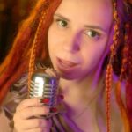"Como a Exposição 'Do you feel me now?' em Neukölln Redefine a Representação Feminina na Mídia Através da Trajetória de Britney Spears"