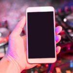"Quem é Mika El-Baz? A nova adição da Apple Music que promete transformar as relações públicas na indústria musical"