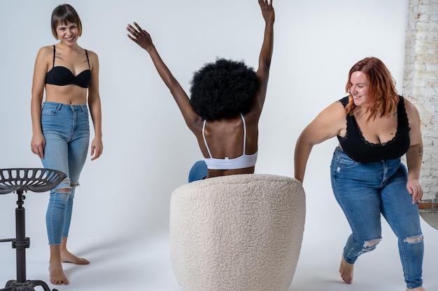 Fãs resgatam fotos antigas e celebram a autenticidade da cantora que abraça sua beleza real