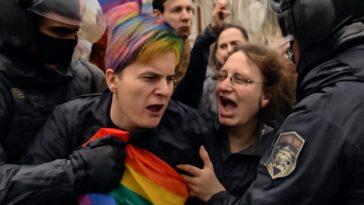 Organização pioneira de defesa LGBT enfrenta perseguição judicial e risco de prisão na Rússia