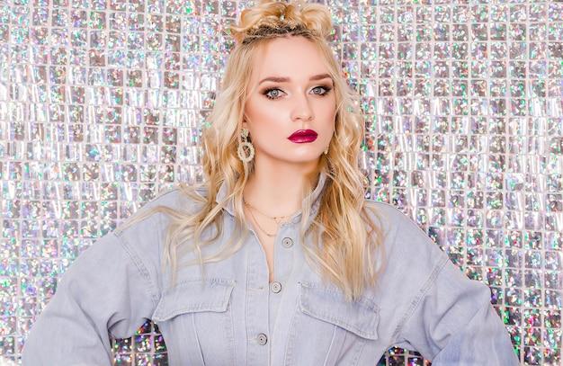 Cantora quebra recordes e lidera ranking de vendas com impacto global na música pop