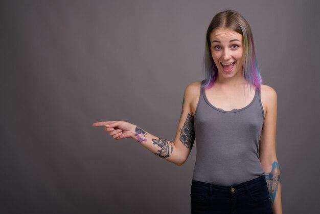 Cantora expande coleção com flores e vinhas que traduzem sua história e identidade