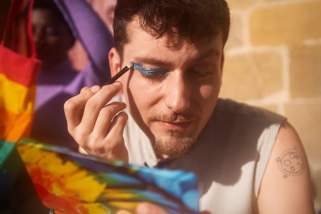 Declarações polêmicas do influenciador causam impacto na comunidade LGBTQIA+ e reacendem debates sobre aceitação e fé