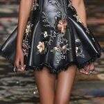 A rainha pop desafia o tempo e inspira a comunidade LGBTQIA+ com um look ousado e cheio de atitude