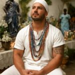 Empresário compartilha sua jornada espiritual e a importância da religião em sua vida