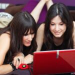 Colaboração poderosa entre K-pop e pop brasileiro celebra intensidade do tempo e energia vital