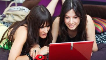 Colaboração poderosa entre K-pop e pop brasileiro celebra intensidade do tempo e energia vital