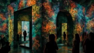 A cenógrafa de Beyoncé e Lady Gaga apresenta obras sobre identidade e meio ambiente na Casa Bradesco