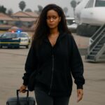 Rihanna deixa Los Angeles após tentativa de assassinato em sua casa 13 Cantora parte em jato particular após mulher ser acusada de atirar em sua residência