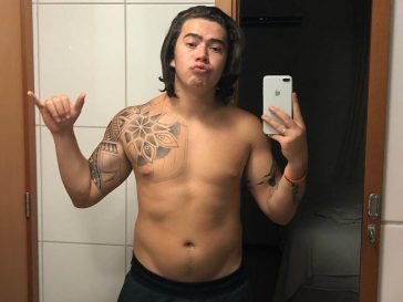 Whindersson Nunes posts ripped photo