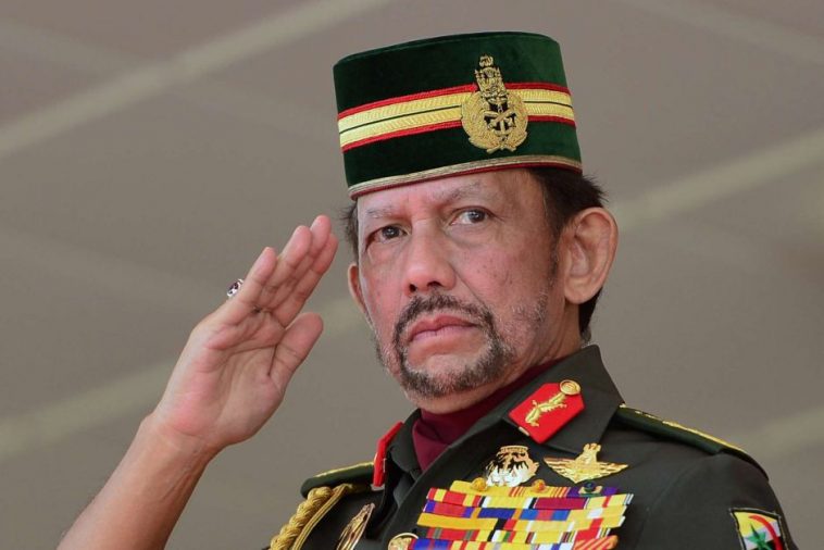 Sultão de brunei suspende lei contra gays