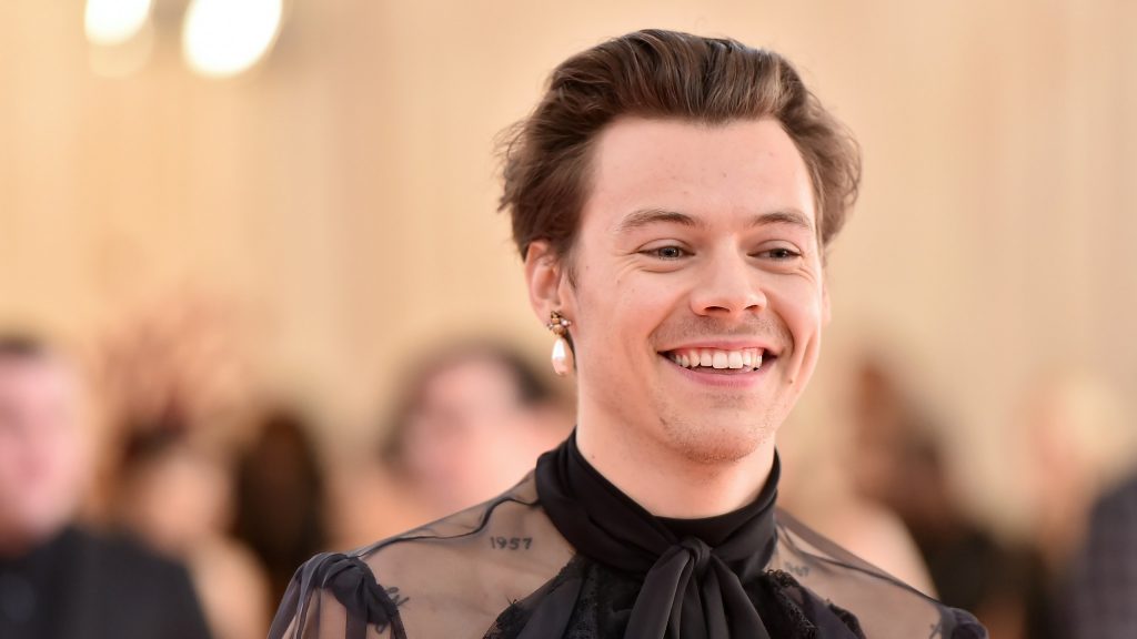 Harry Styles Appears Naked In New Album Booklet The Cape