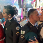 同性恋总理在 DF 接吻