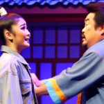 A Amizade que Transformou o Caos: Como Ariana Grande Apoiou Bowen Yang em um Momento Difícil nas Gravações de "Wicked" 12 180143 1726526411 original