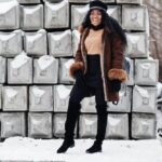 "Rihanna e o Desafio da Moda: Como a Artista Transformou Crocs em Símbolo de Sofisticação" 13 182257 1734380125 original