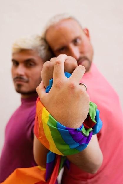 "LGBT+60: A Série que Revela as Lutas e Conquistas de Idosos da Comunidade LGBT+ e Ganha Reconhecimento Nacional"