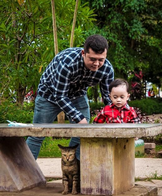 "Como Lucas Lucco Constrói uma Relação Paterna Forte Através de Momentos Cotidianos com Seu Filho"