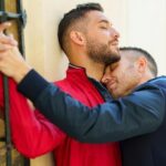 "Condenação de casal na Geórgia por abuso infantil levanta questões sobre proteção de crianças em lares adotivos"