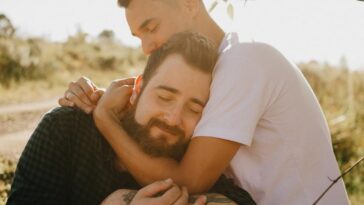 "Condenação de Casal na Geórgia Revela Rede de Abuso Infantil e Exploração nas Redes Sociais"