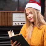 "Músicas de Natal do Século 21: Como Ariana Grande e Kelly Clarkson Redefiniram a Tradição nas Paradas da Billboard"
