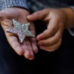 "Como 'Do They Know It’s Christmas?' Transformou o Natal em um Hino de Inclusão e Diversidade Musical"