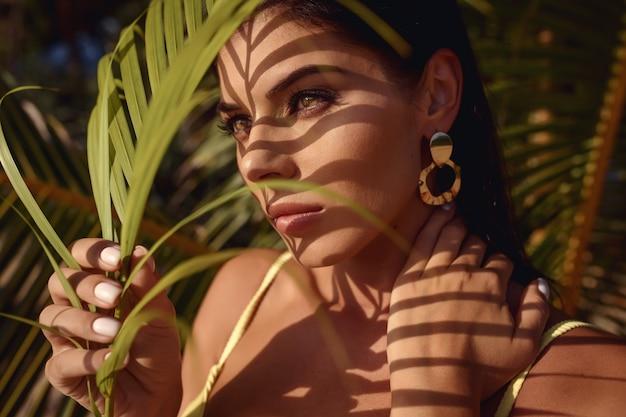 "Fenty Skin no Brasil: O que a nova linha de cuidados com a pele de Rihanna revela sobre o mercado de beleza e suas inovações sustentáveis?"