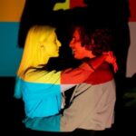 "Como 'Queer', de Luca Guadagnino, Redefine o Cinema LGBTQ+ com Sua Abordagem Surreal e Emocional"