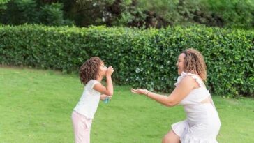 "Beyoncé e Blue Ivy: Como a Performance no NFL Christmas Gameday Transformou a Relação Mãe-Filha em um Fenômeno Cultural"