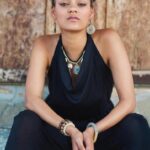 "Rihanna Reflete sobre Moda dos Anos 2000: Arrependimentos e Influências na Estética Atual"