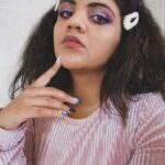 "A Revolução do Bindi: Como a Geração Z Está Transformando um Símbolo Cultural em Uma Declaração de Estilo"