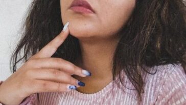 "A Revolução do Bindi: Como a Geração Z Está Transformando um Símbolo Cultural em Uma Declaração de Estilo"