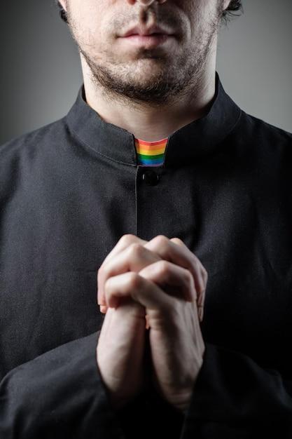 "Igreja Episcopal Anglicana de Caxias do Sul Faz História com Ordenação de Primeiro Sacerdote Abertamente Gay"