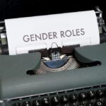 Debate sobre a Adequação de "Gender Queer" em Escolas Norueguesas Levanta Questões sobre Identidade e Sexualidade Infantil