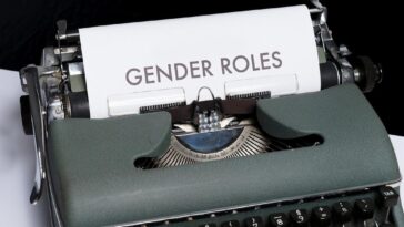 Debate sobre a Adequação de "Gender Queer" em Escolas Norueguesas Levanta Questões sobre Identidade e Sexualidade Infantil
