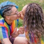 "Casamento de Jhonny Caz e Jonathan Bencomo: Um Marco na Luta pela Aceitação da Comunidade LGBT"
