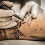 "Como uma Tatuagem Inusitada Está Transformando a Vida de uma Drag Queen do 'Drag Race Philippines' em Motorista"