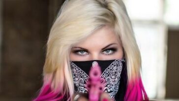 "Christina Aguilera Responde às Críticas sobre sua Transformação Corporal: Uma Reflexão sobre Autoaceitação e Pressão Estética"