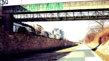 "Desvendando a Crise da Ponte Gay Street: Knoxville Busca Consultoria para Garantir Segurança Estrutural"