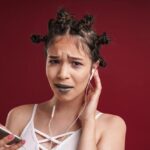 "Rihanna Responde a Fã com Humor e Provocação: O Que Isso Revela Sobre Suas Intenções Musicais?"