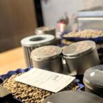"Como o Second Best Coffee em Kansas City se Tornou um Refúgio para a Comunidade LGBT e um Centro de Inclusão Social"
