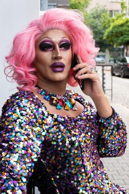 A Morte de The Vivienne: Como a Comunidade LGBTQ+ Está Reagindo à Perda do Ícone do Drag e da Inclusão