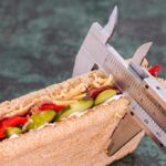 "Elton John Fala Sobre Desafios de Saúde e Rumores em Apresentação no Golden Globes: O Que Realmente Aconteceu com Sua Visão?"