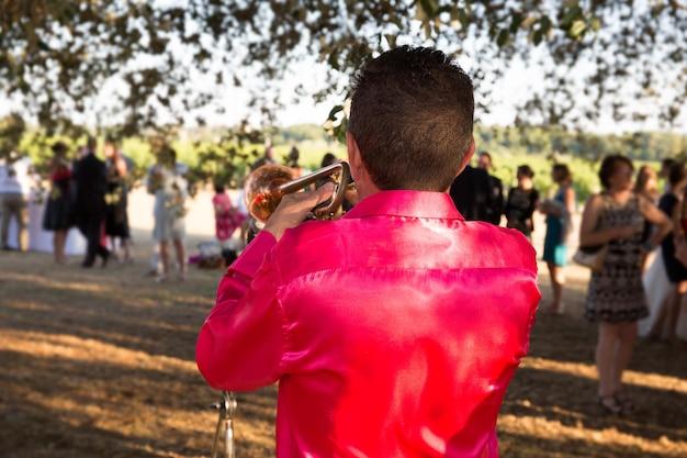 "Transformações nas Celebrações de Réveillon: Como a Busca por Experiências ao Ar Livre Está Redefinindo a Vida Noturna"