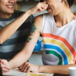 "Desvendando a Inclusão: Por que 40% dos Profissionais LGBTQ+ da Geração Z Sentem que a Indústria Financeira Falha em Promover um Ambiente Acolhedor?"