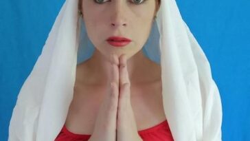 "Madonna Exibe Anel em Nova Foto: Sinais de Noivado ou Apenas Especulação?"